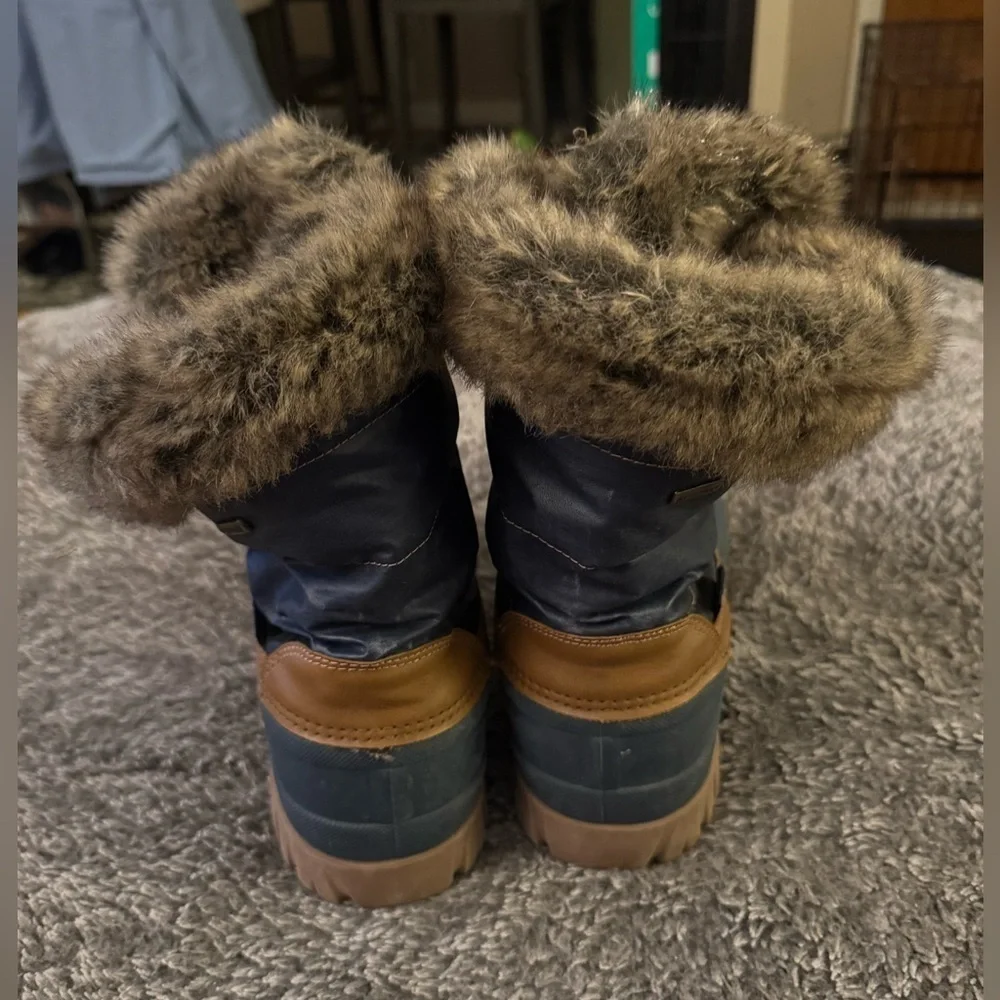 SKECHERS Women’s Windom Fur-Lined Winter Boots